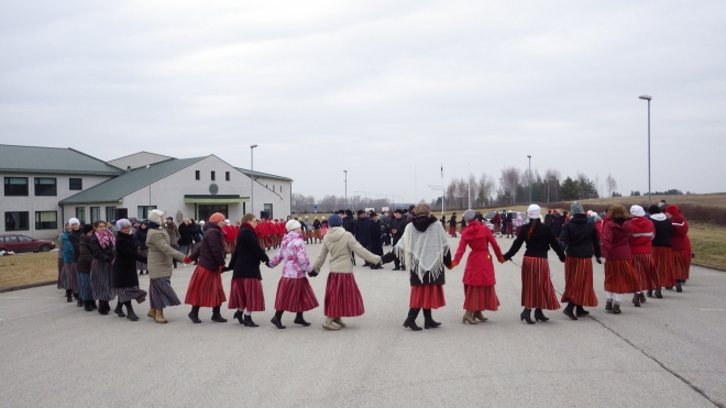 VII Tartumaa talvine tantsupidu Kambjas. Foto: Pille Tammelan/ Astrid Hallik / rts Torbikud