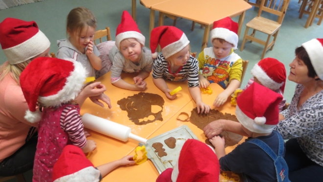 Piparkookide valmistamine Kuuste Kooli lasteaias. Foto: Anneli Veski